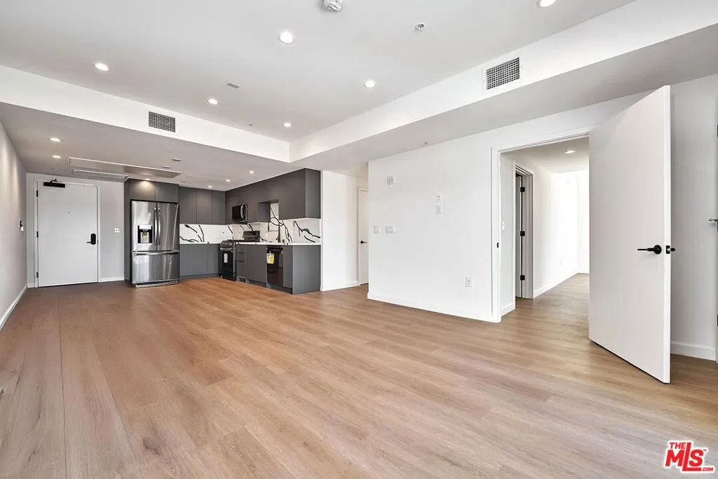 321 S Oxford Avenue 305, Los Angeles, California 90010 home-pic-20